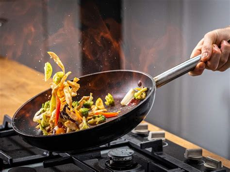 From Kitchen Amateur to Culinary Expert: Harnessing the Power of the Magic Wok and Laskeyy Technique